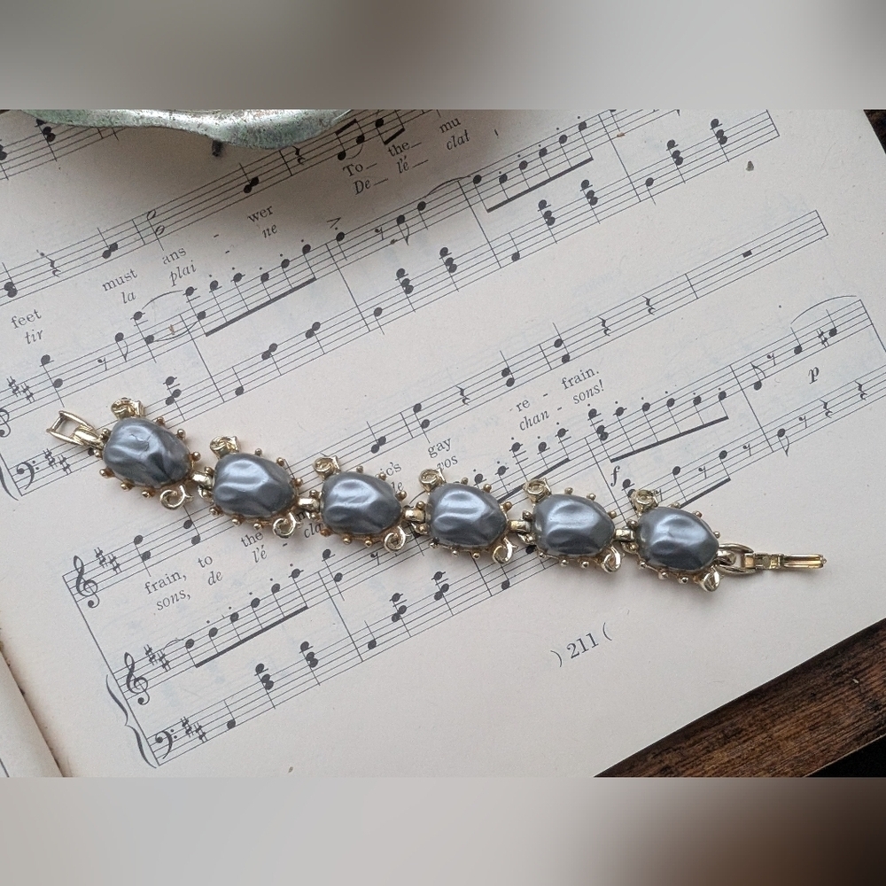 Vintage Gray Pearltone Bracelet